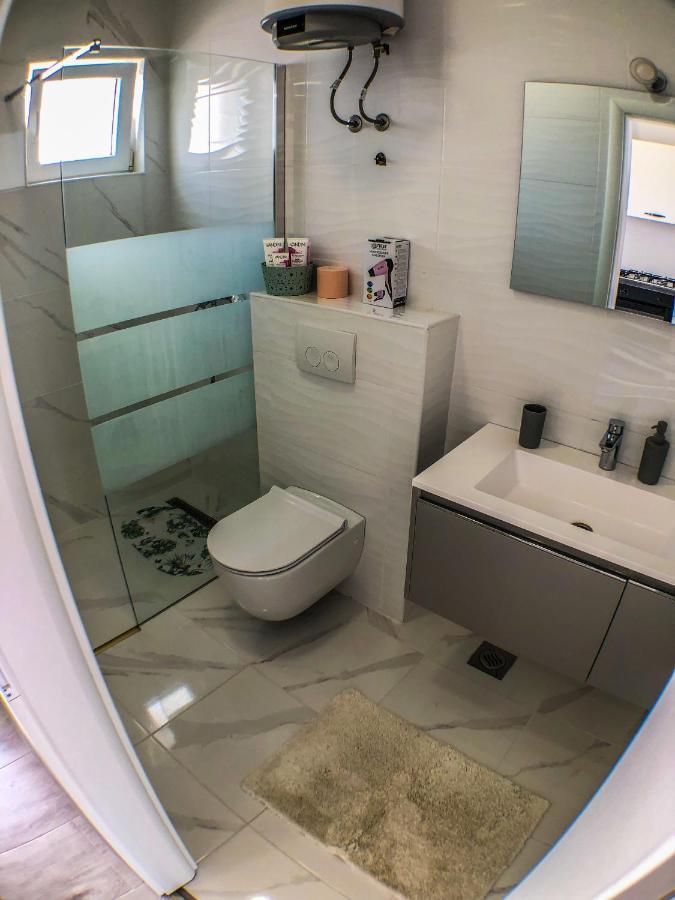 Apartments By The Sea Gradac, Makarska - 13181 Bagian luar foto