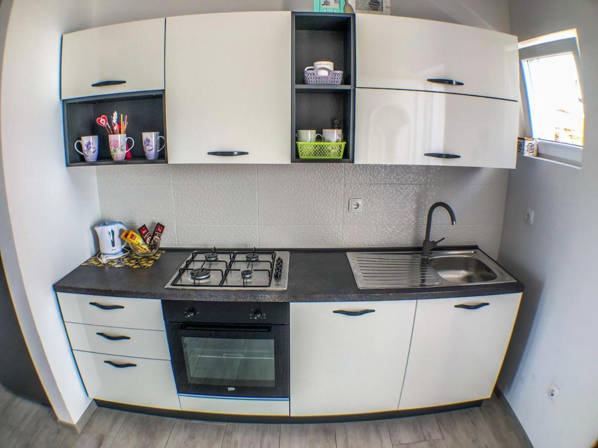 Apartments By The Sea Gradac, Makarska - 13181 Bagian luar foto