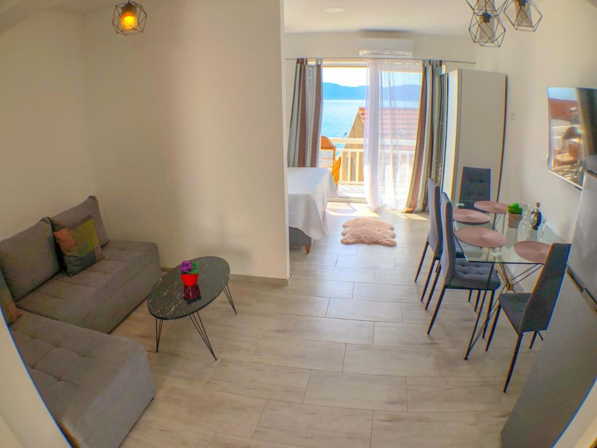 Apartments By The Sea Gradac, Makarska - 13181 Bagian luar foto